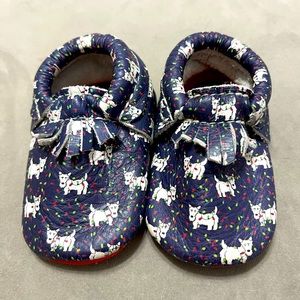 Freshly Picked Christmas Dog Moccs Size 3 EUC